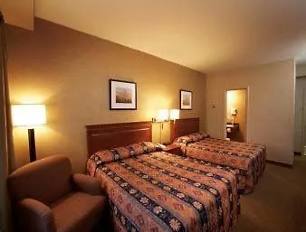 Hotel Quality Inn & Suites Pe Trudeau Airport Dorval