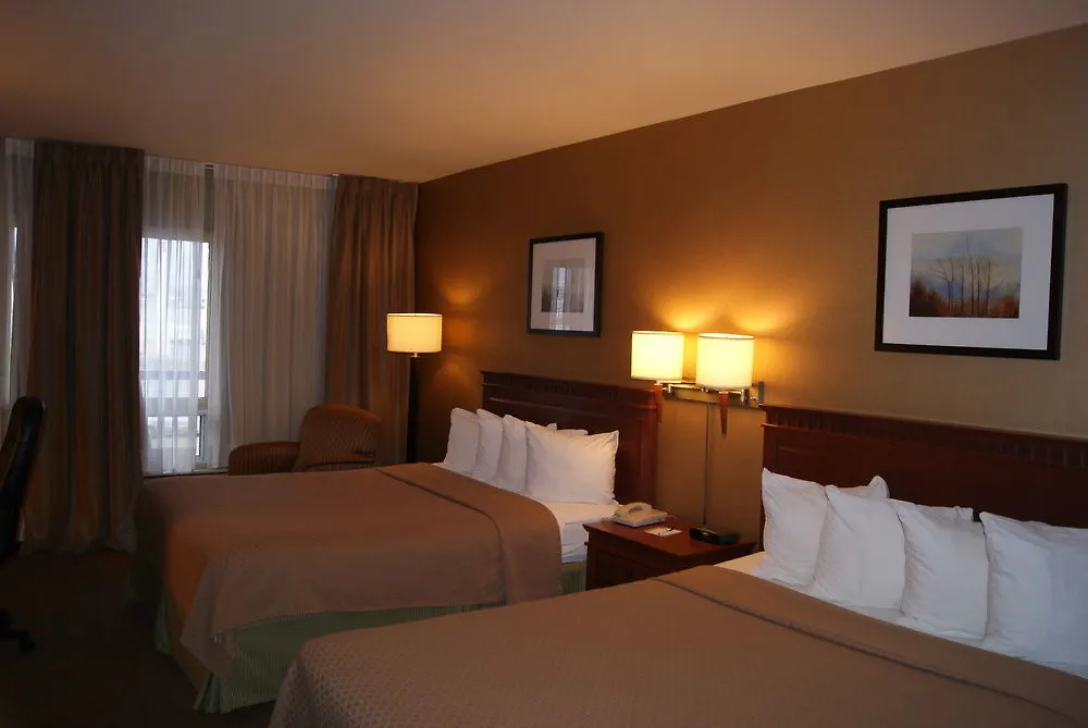 Hotel Quality Inn & Suites Pe Trudeau Airport Dorval
