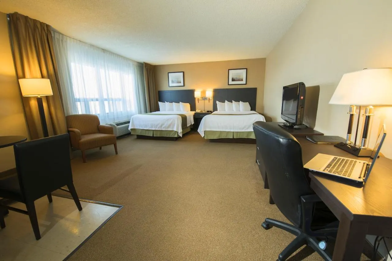 Quality Inn & Suites Pe Trudeau Airport Dorval 3*,