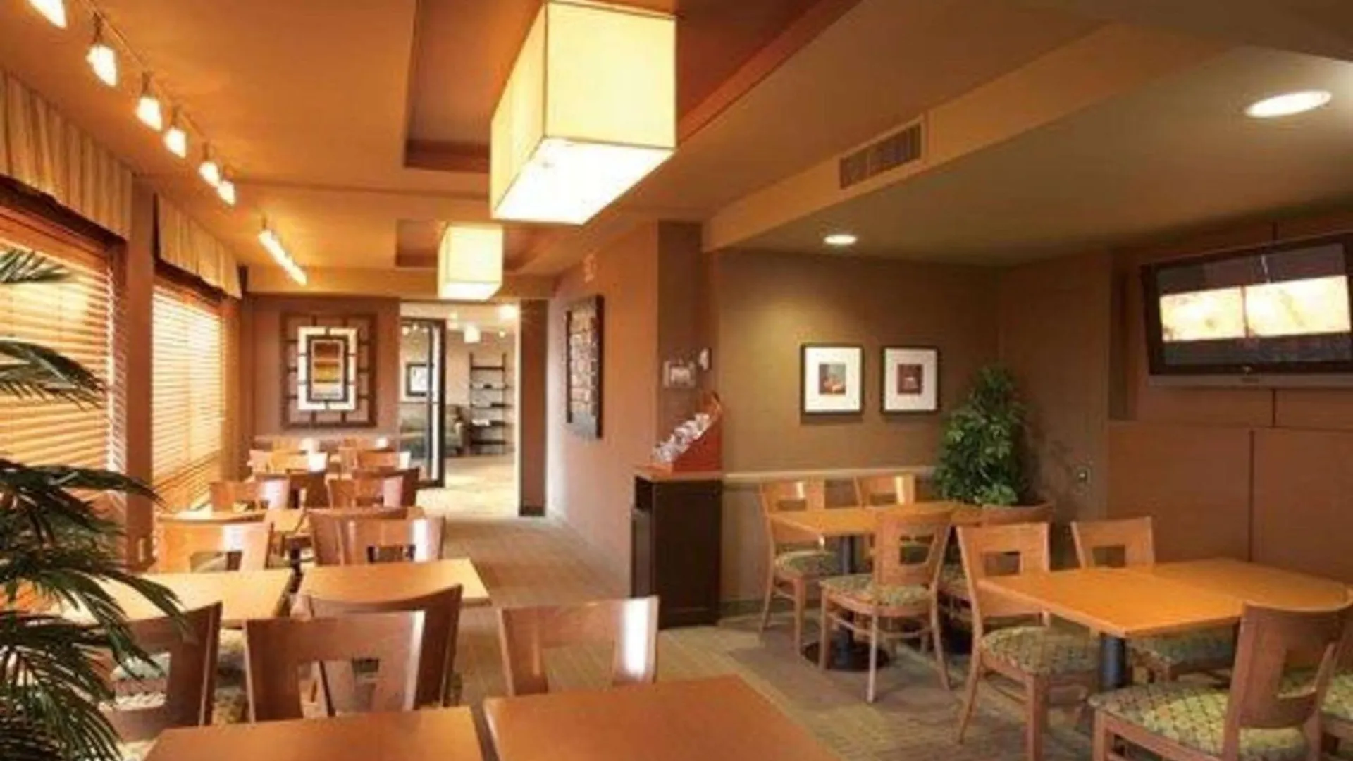 Quality Inn & Suites Pe Trudeau Airport Dorval Canada