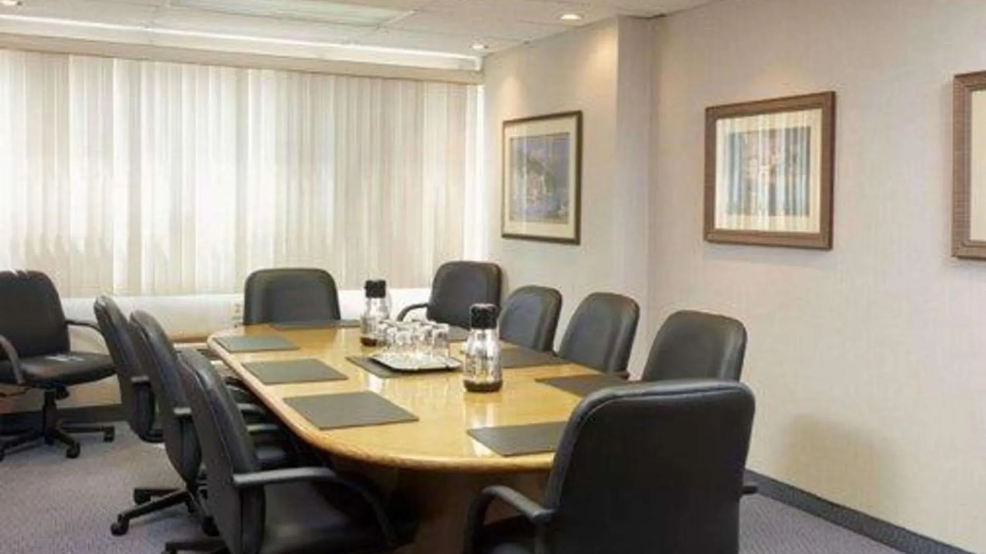 Quality Inn & Suites Pe Trudeau Airport Dorval Hotel