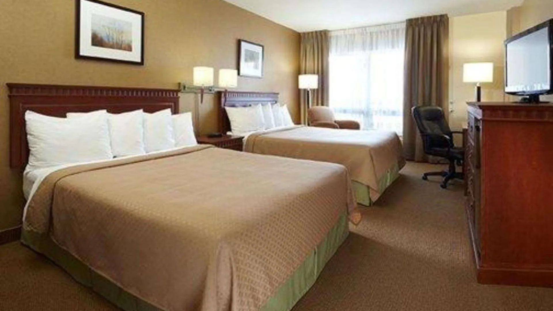 Hotel Quality Inn & Suites Pe Trudeau Airport Dorval