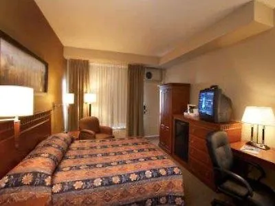 Quality Inn & Suites Pe Trudeau Airport Dorval Hotel