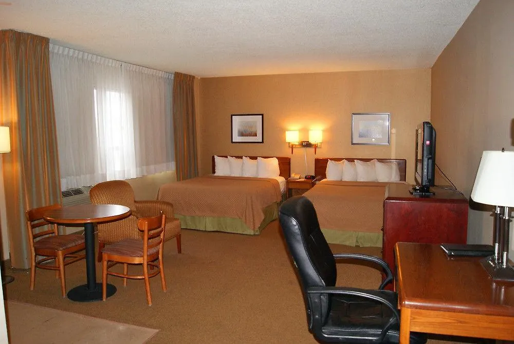 Hotel Quality Inn & Suites Pe Trudeau Airport Dorval