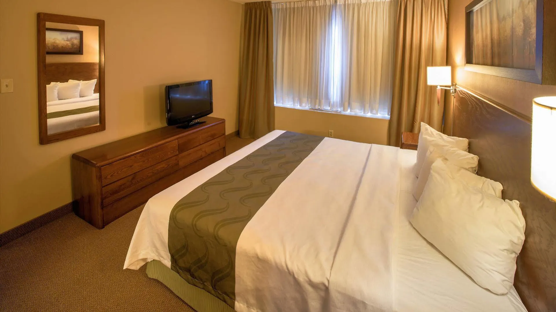 Quality Inn & Suites Pe Trudeau Airport Dorval Hotel