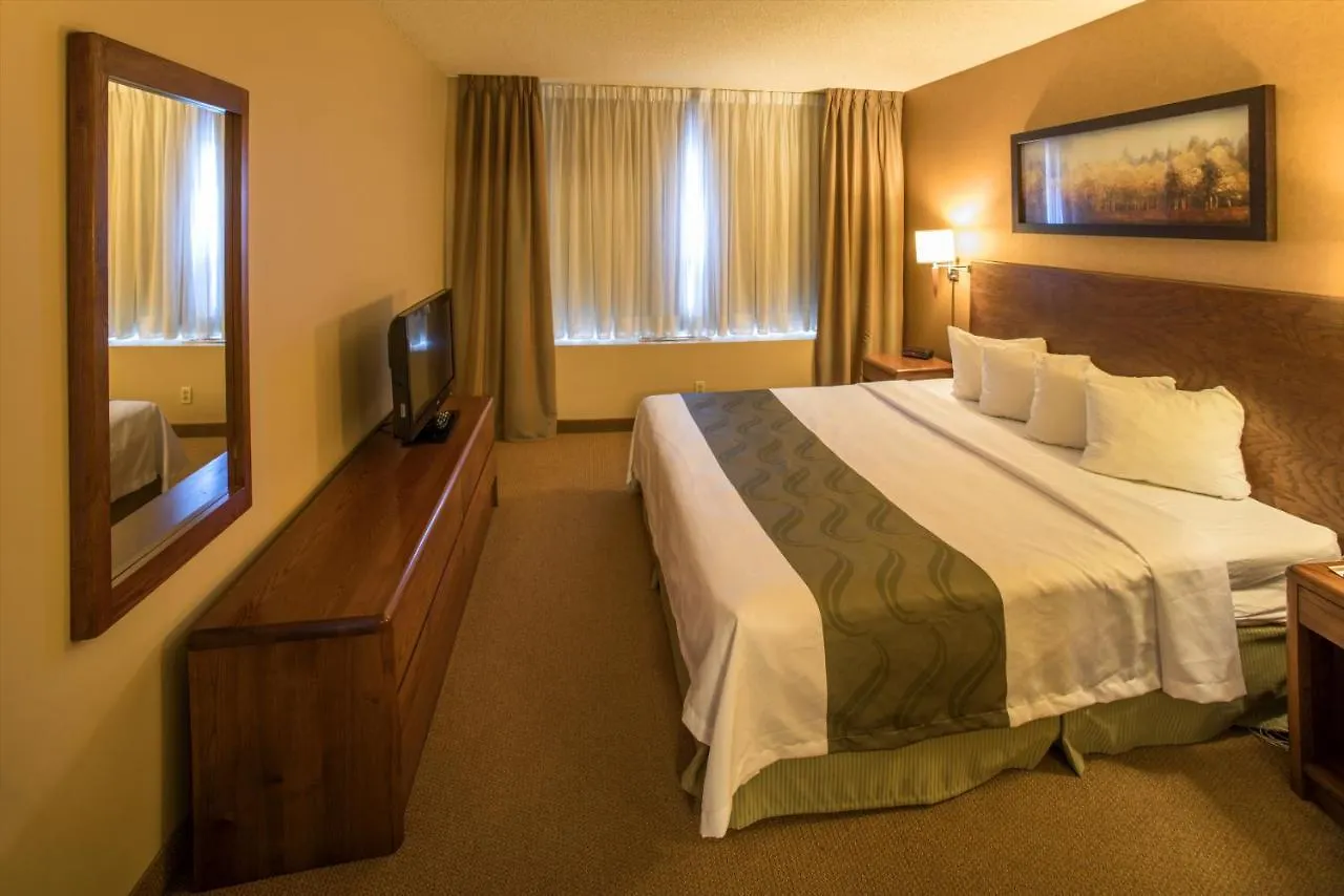 Quality Inn & Suites Pe Trudeau Airport Dorval Hotel