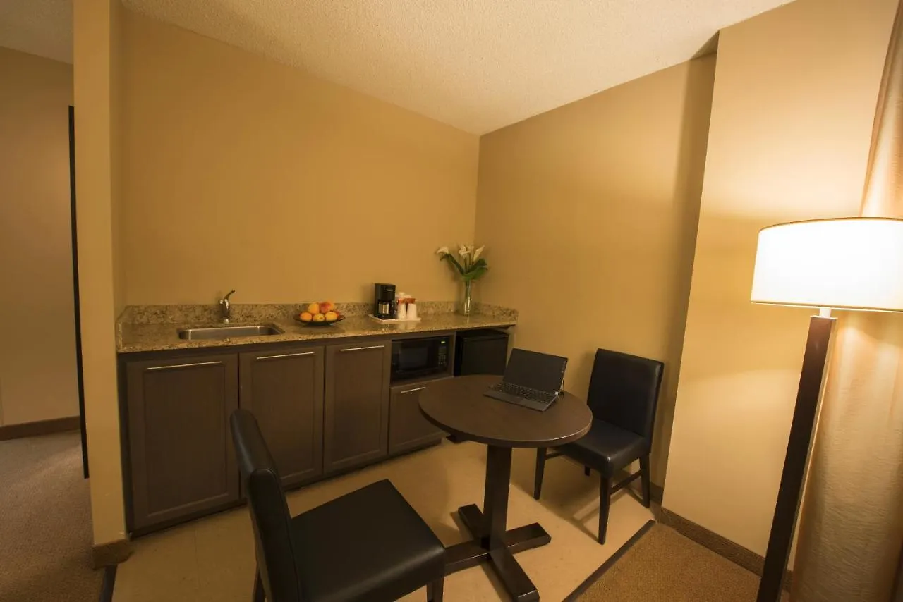 Quality Inn & Suites Pe Trudeau Airport Dorval