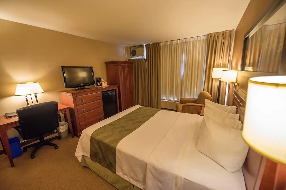 Quality Inn & Suites Pe Trudeau Airport Dorval Hotel