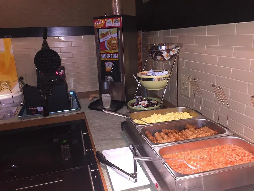 Quality Inn & Suites Pe Trudeau Airport Dorval