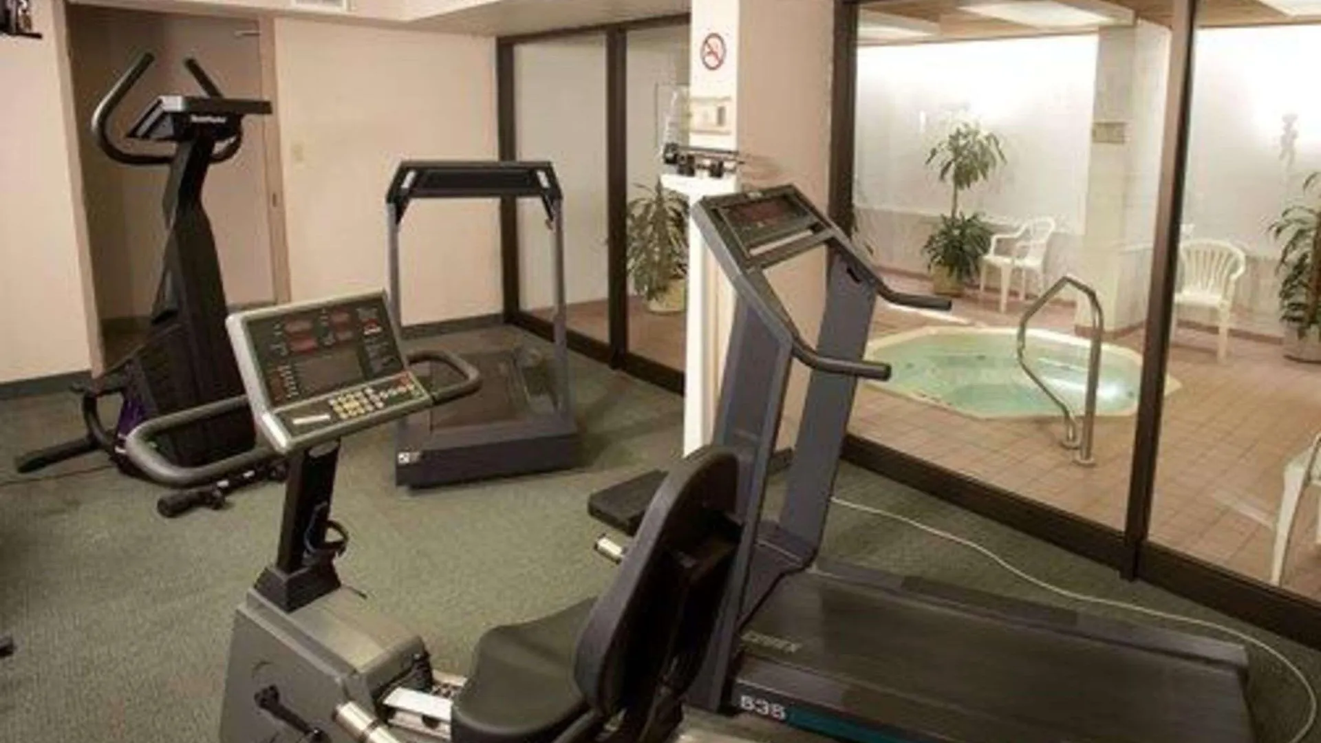 Quality Inn & Suites Pe Trudeau Airport Dorval 3*,