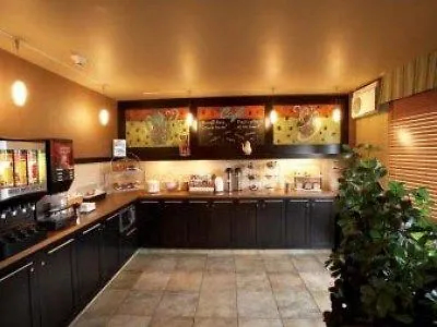 Quality Inn & Suites Pe Trudeau Airport Dorval