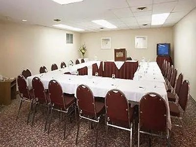 Quality Inn & Suites Pe Trudeau Airport Dorval Hotel
