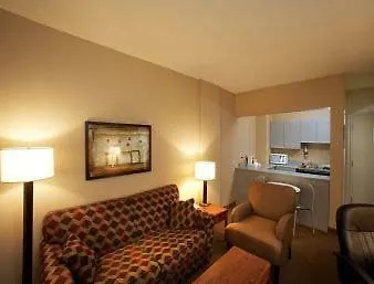 Quality Inn & Suites Pe Trudeau Airport Dorval Canada