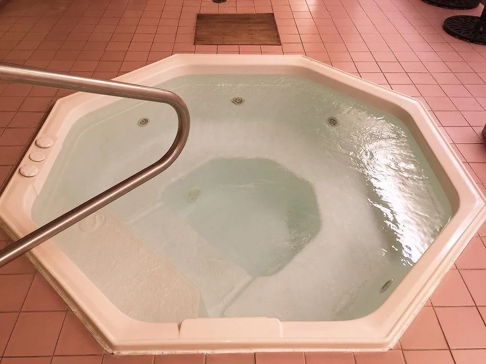 Quality Inn & Suites Pe Trudeau Airport Dorval Hotel