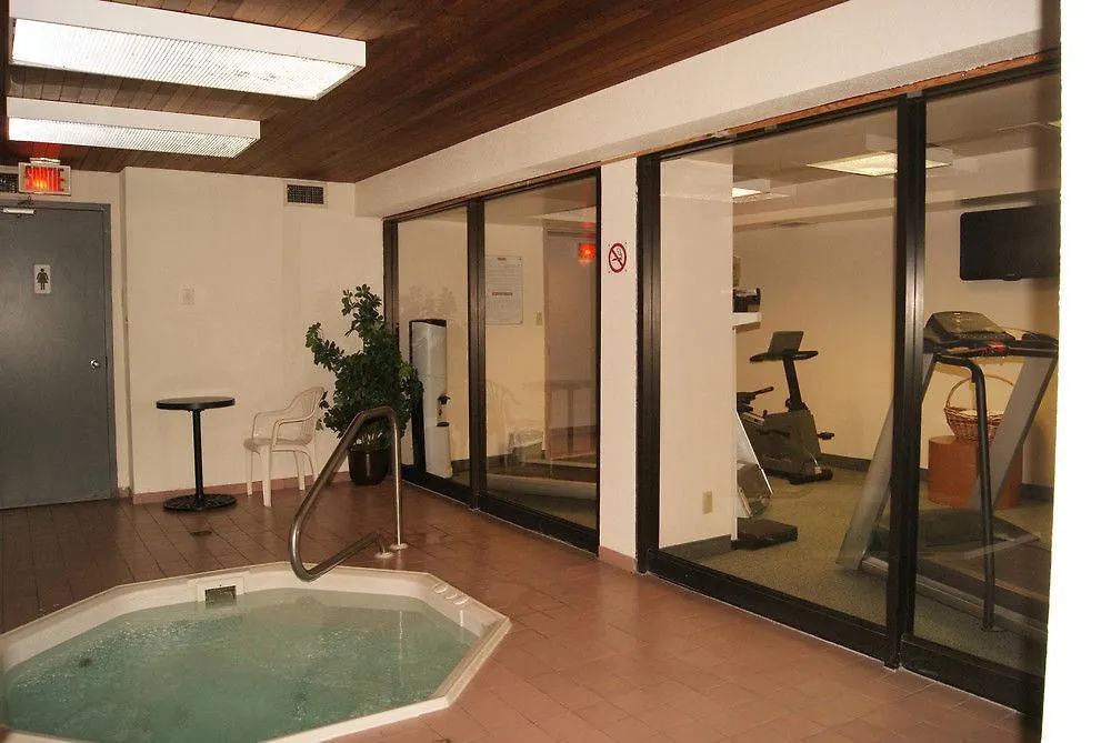 Quality Inn & Suites Pe Trudeau Airport Dorval 3*,  Canada