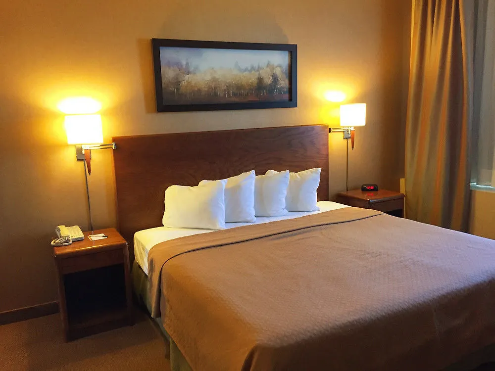 Quality Inn & Suites Pe Trudeau Airport Dorval
