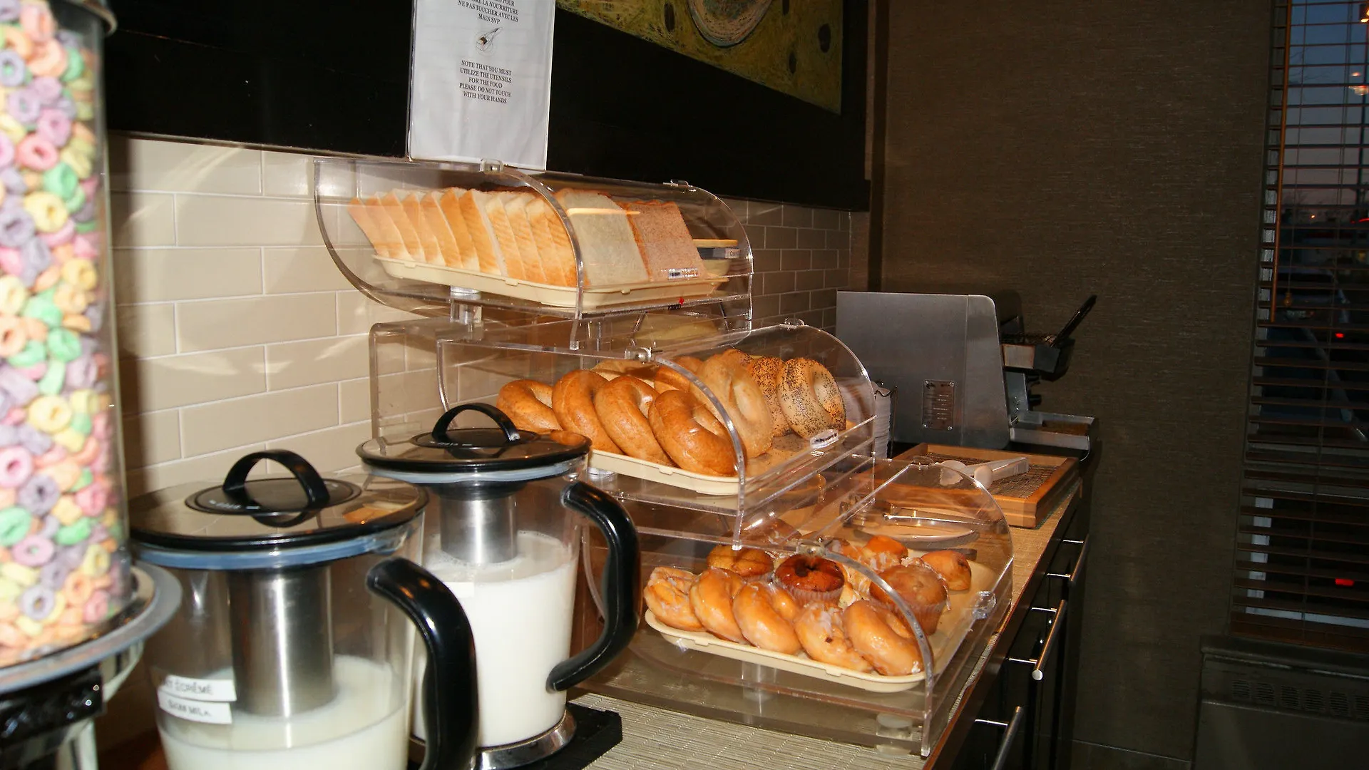 Quality Inn & Suites Pe Trudeau Airport Dorval Canada
