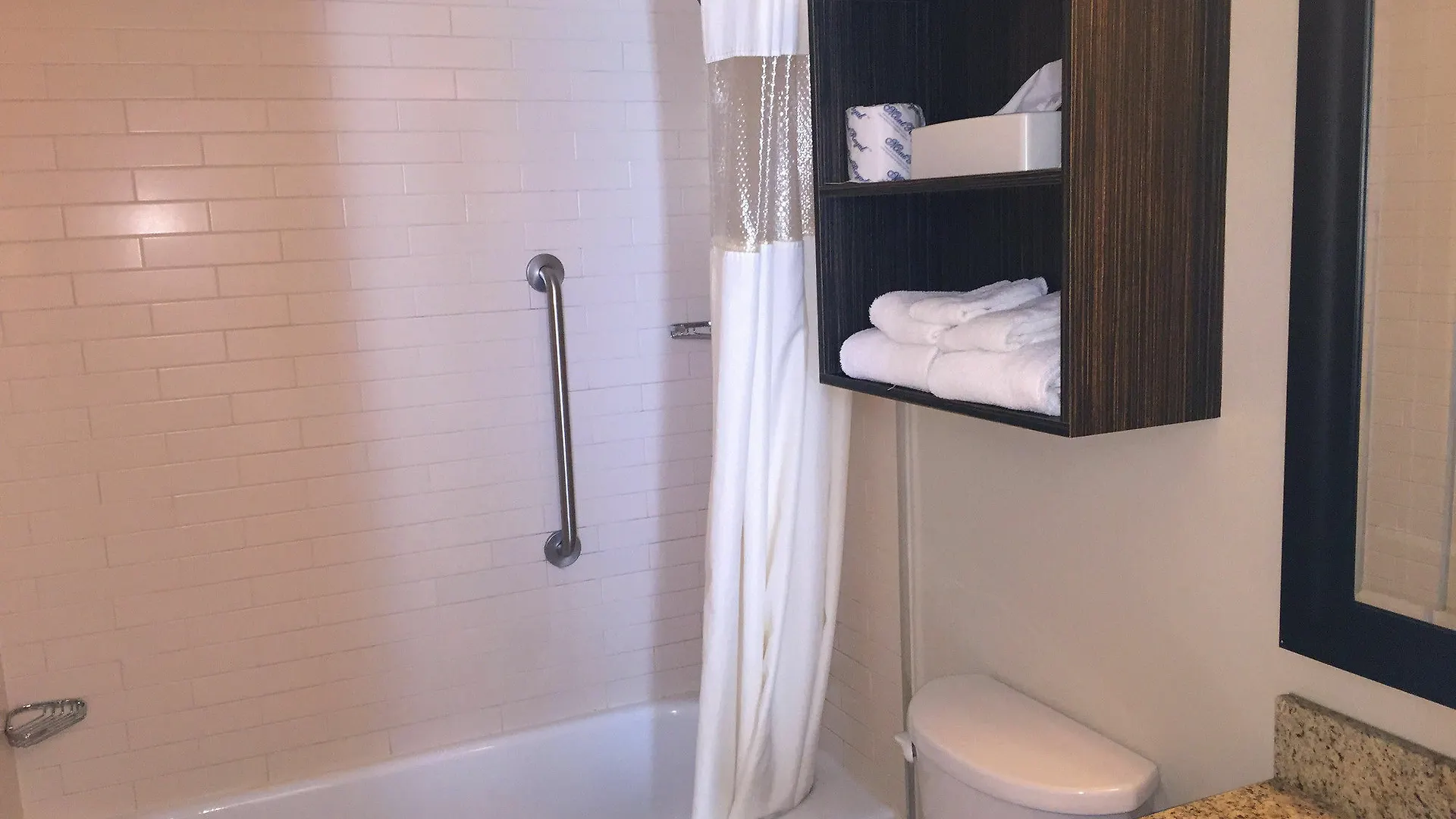 Quality Inn & Suites Pe Trudeau Airport Dorval Canada